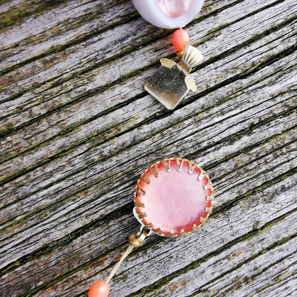 Vintage White and Pink Plastic Bead Necklace and Clip On Earrings - Picture 12 of 16